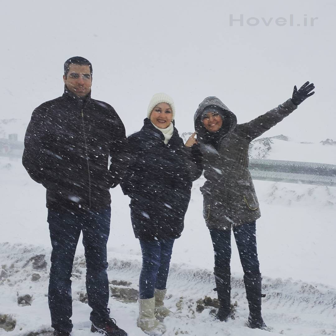 عکس آناهيتا همتي و خانواده اش در جاده چالوس زیر برف! + تصاویر