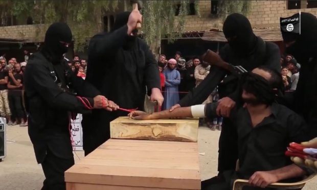 داعش يتفاخر بقطع الأيدي والرؤوس في إصدار مرئي جديد