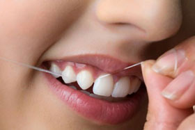 طرز استفاده صحیح از نخ دندان