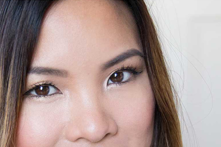 آموزش آرایش چشم با سایه چشم طلایی ، خط چشم و ریمل 
