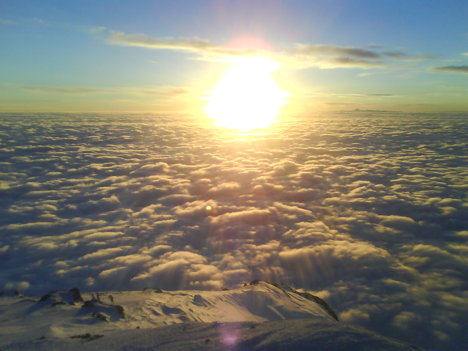 عکس1:«خورشید برفراز ابرها»