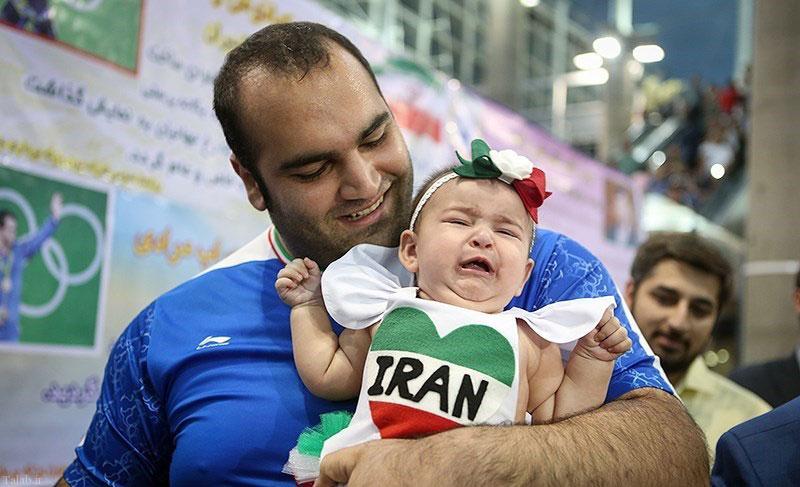 عکسی از دختر بهداد سلیمی در بازگشت پدر از المپیک ریو 2016