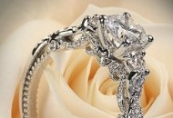 آموزش تمیز کردن حلقه‌هایی که نگین الماس دارند