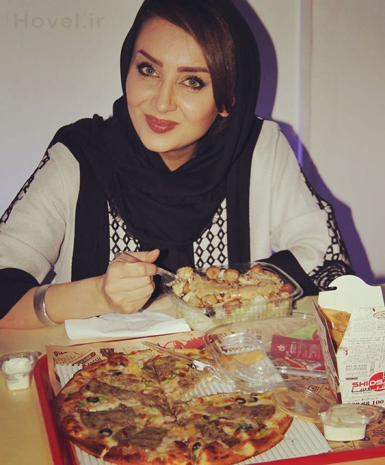 عکس جديد سولماز حصاری در حال پیتزا خوردن!