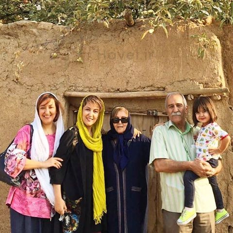 عکس جديد پانته آ بهرام و خانواده اش