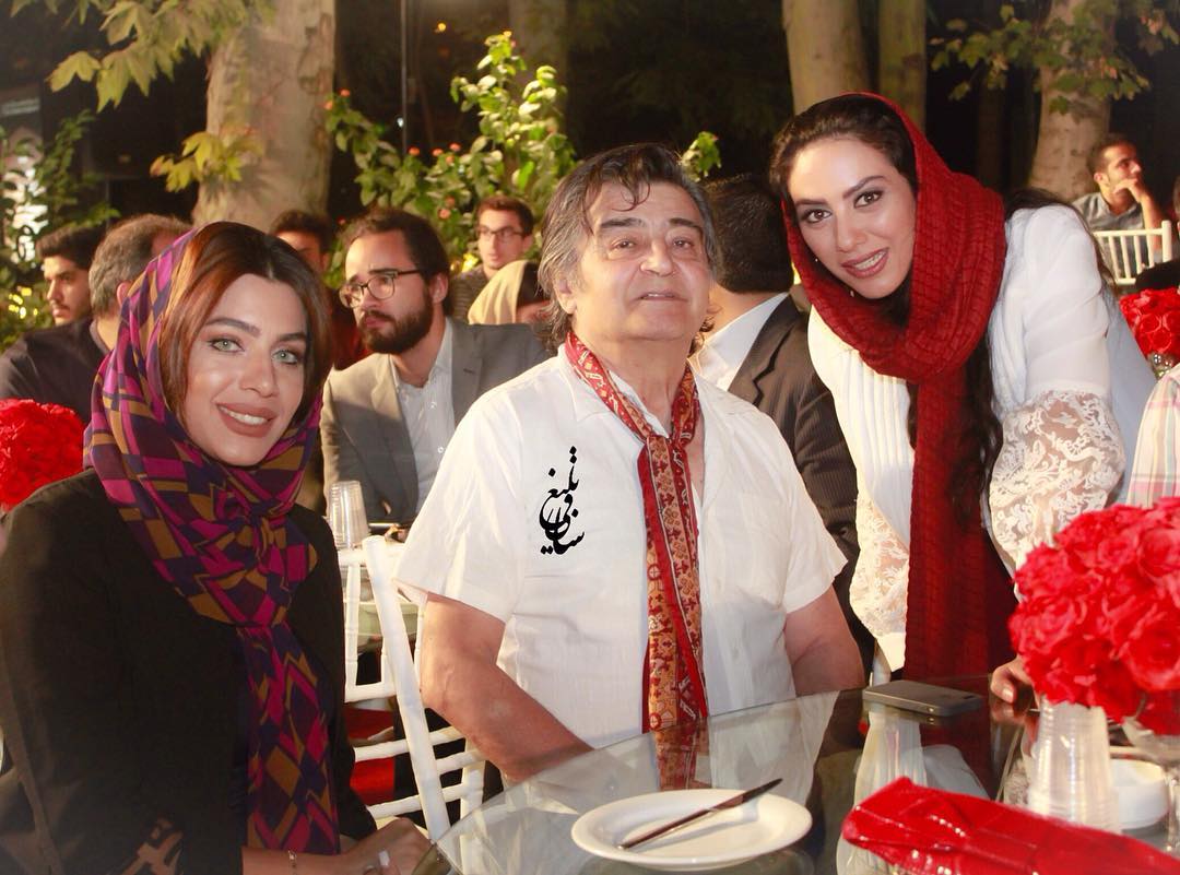 عکس جديد رضا رویگری و همسرش در کنار مونا فرجاد