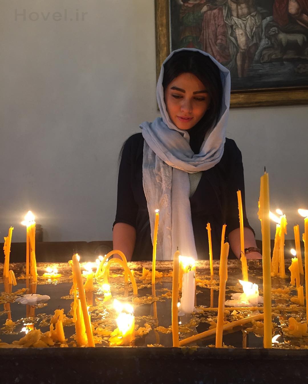 عکس جديد سیما خضرآبادی در کنار شمع های روشن