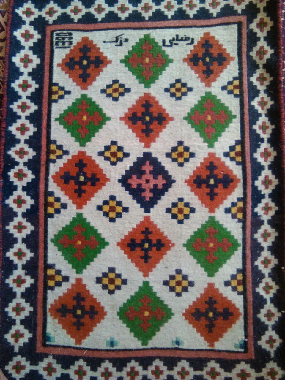 عکس از قالی و گلیم های بافته شده در روستای دزک