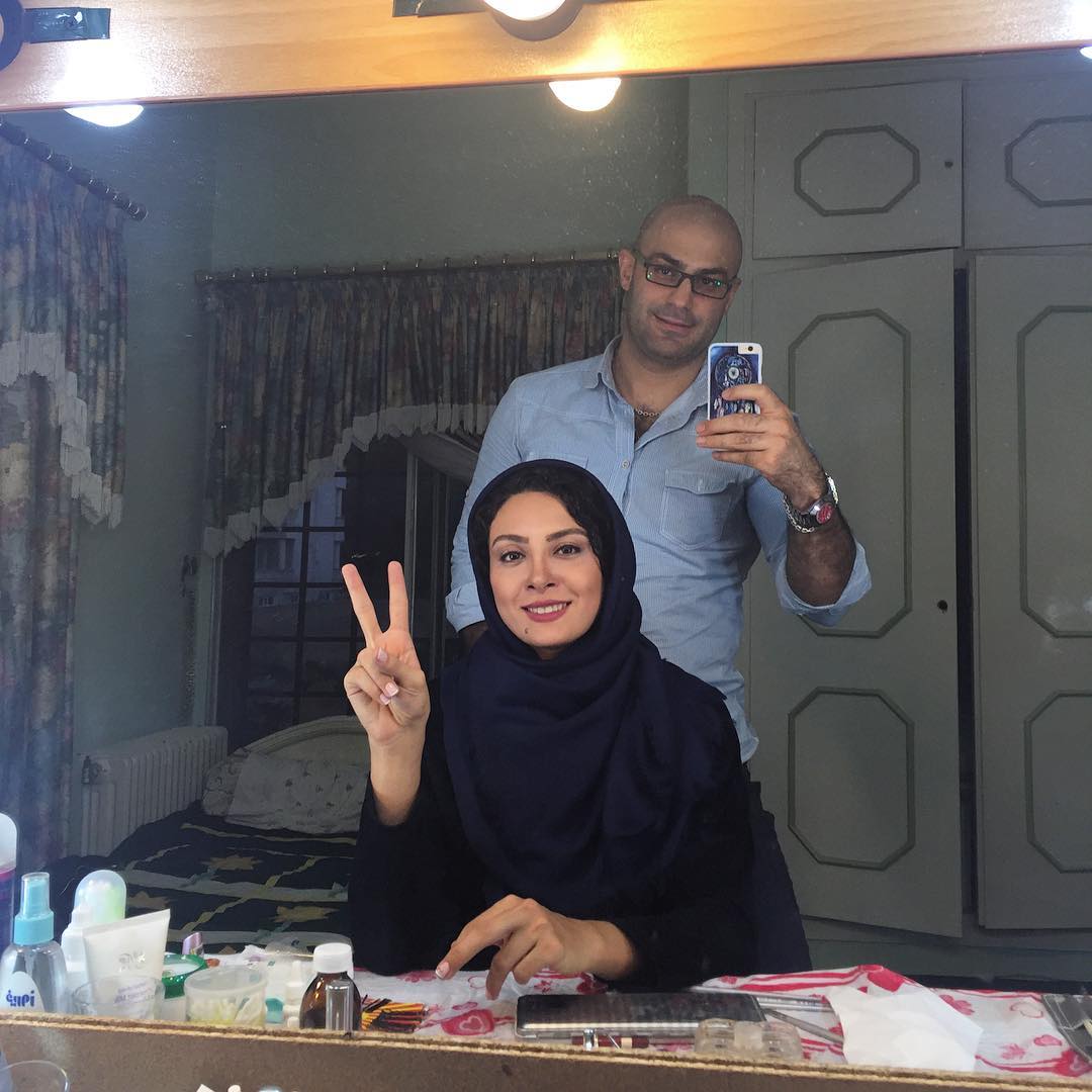 عکس جديد سلفی حدیثه تهرانی و همسرش در آینه