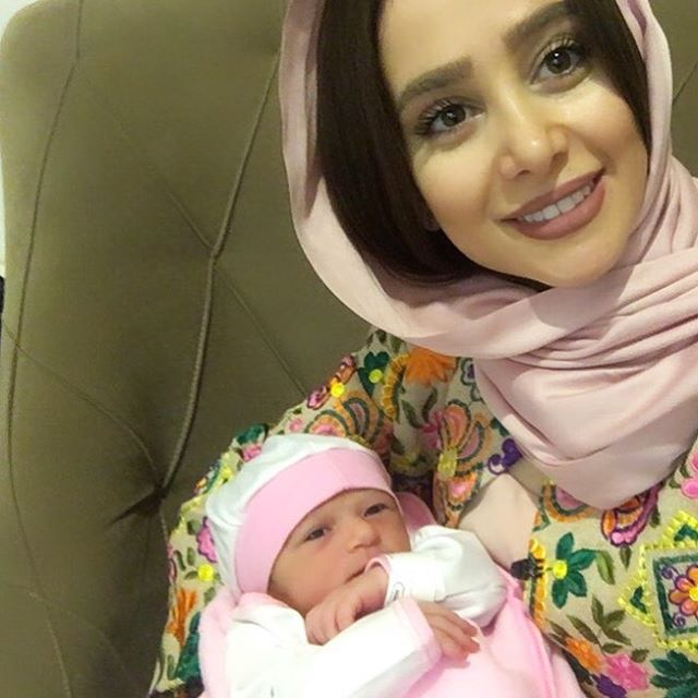 عکس جديد الناز حبیبی و یک نوزاد!