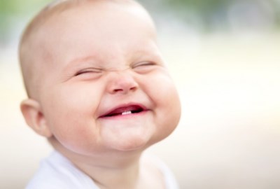 فواید بسیار زیاد خندیدن / زنان بیشتر از مردان لبخند می‌زنند!! 