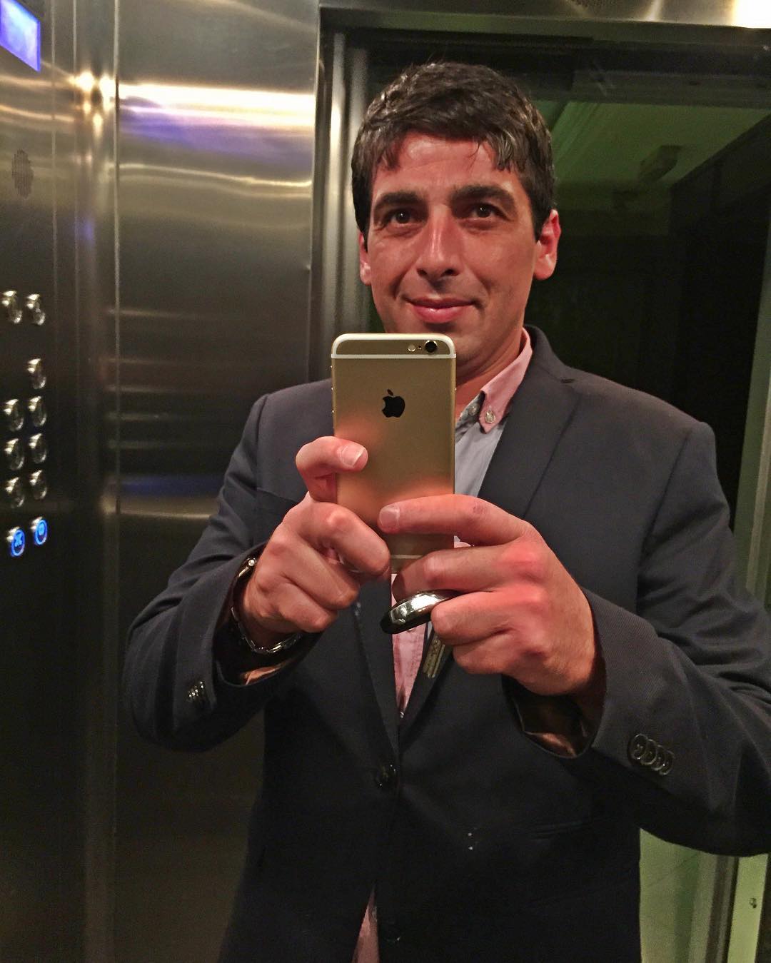 عکس جديد سلفی حمید گودرزی در آسانسور