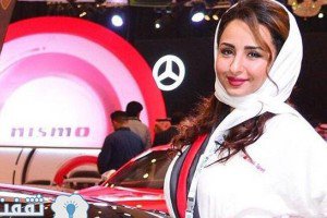جنجال حضور مدل های جذاب و با حجاب در نمایشگاه خودرو در عربستان! عکس