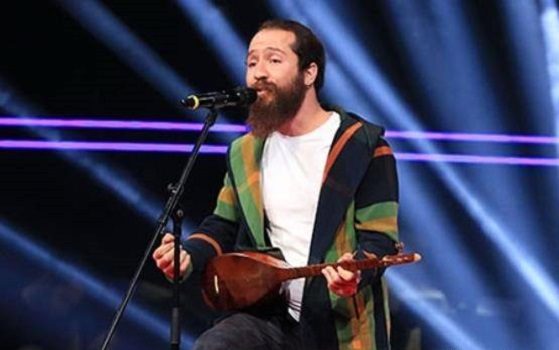 پسر ایرانی در مسابقه آواز خوانی در ترکیه شگفتی ساز شد! + عکس خواننده ایرانی
