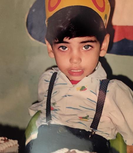 عکس کودکی احسان علیخانی در روز تولد 34 سالگی اش