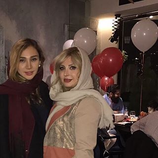 عکس جديد نیوشا ضیغمی در کنار خواهرش