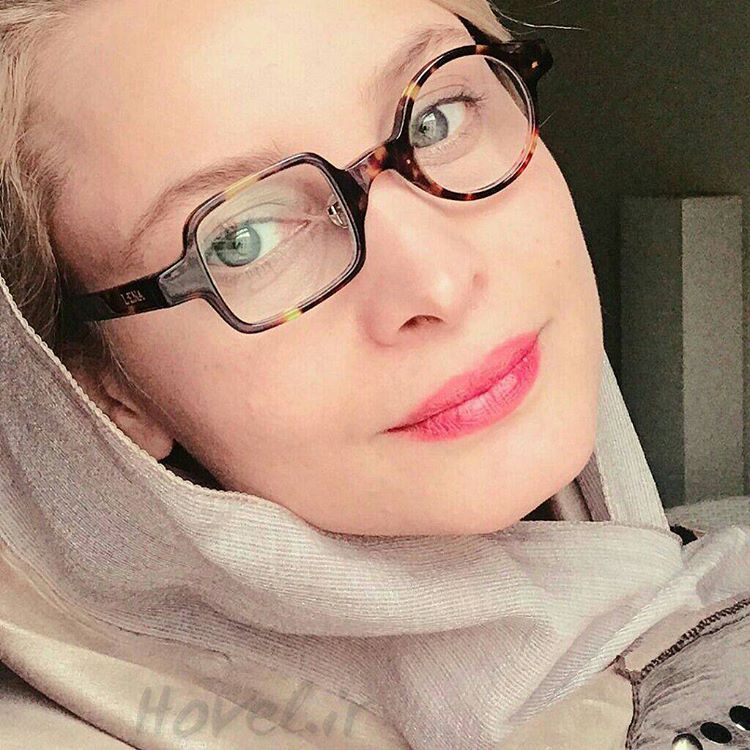 عکس جديد مریم کاویانی با عینک جالب