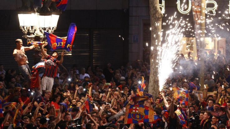 کلیپ جشن و شادی هواداران بارسلونا در خیابان های این شهر