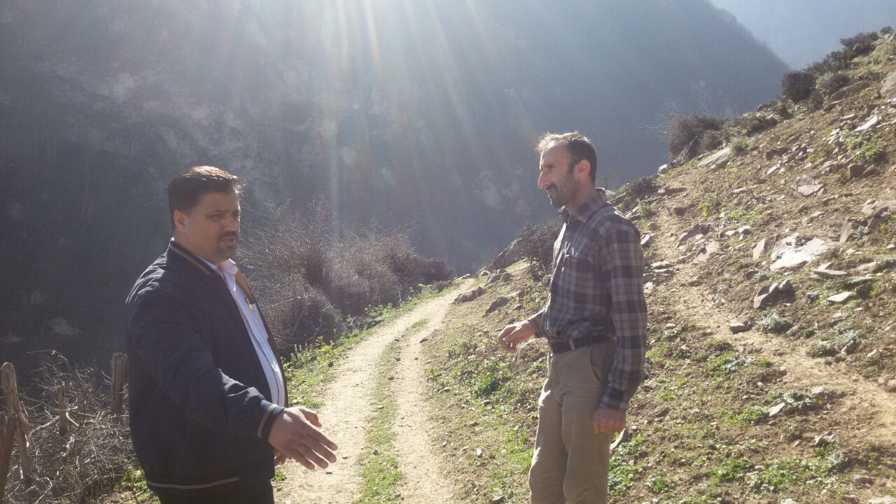 بازدید ریاست اداره ی جهاد کشاورزی بخش مرزن آباد از پروژه جاده سازی گلامره برای دسترسی زمین های کشاو