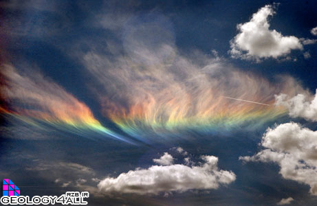 ابرهای رنگی که هنگام زلزله تشکیل میشود