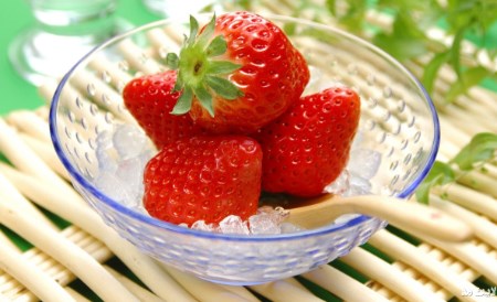 تضمین سلامتی پوست با خوردن توت فرنگی