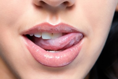 آموزش رابطه جنسی, خوردن آلت زن و مرد-رابطه جنسی دهانی, لیسیدن