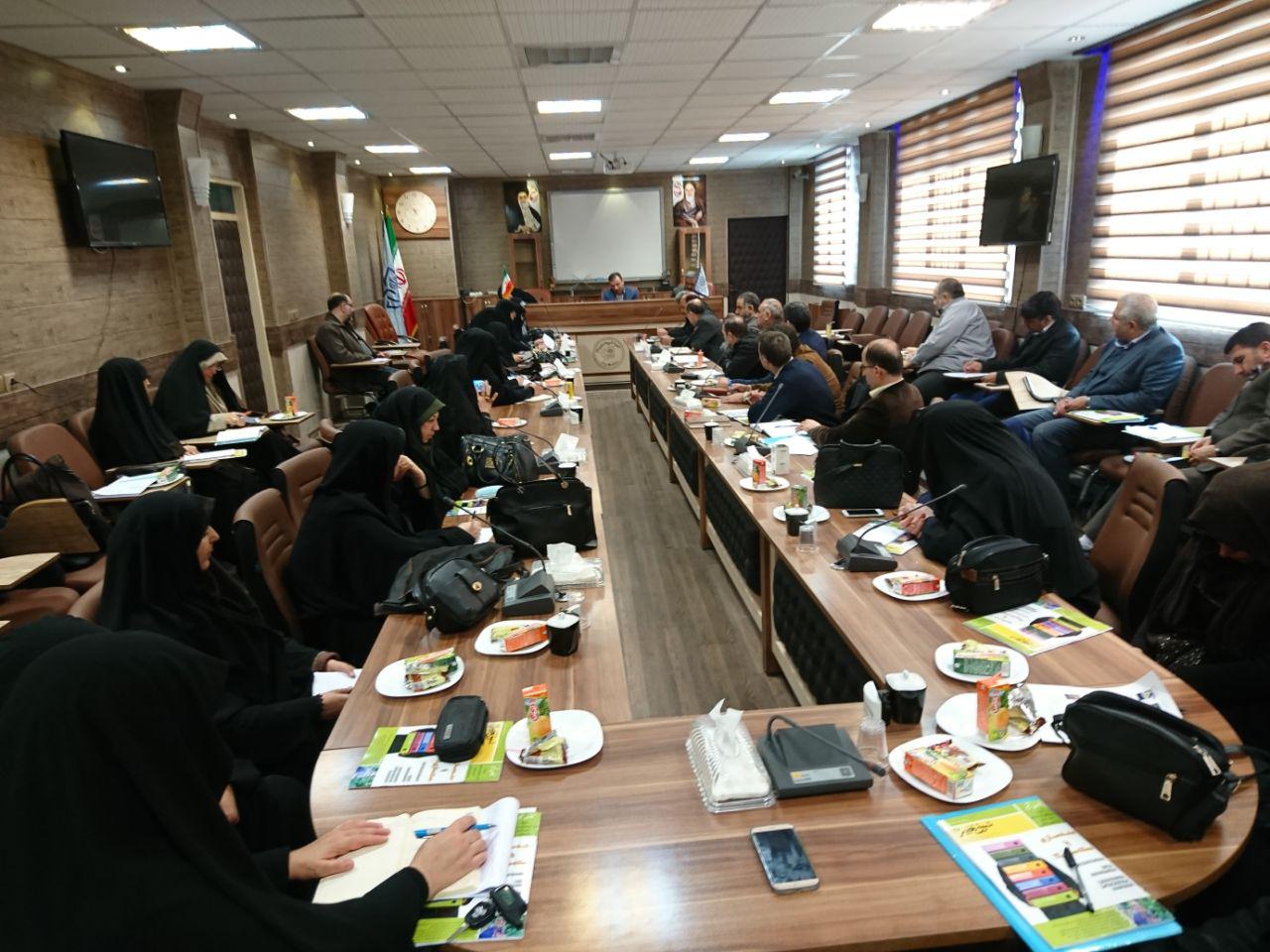 مدیریت دبیرستان در جلسه ی نظارت و ارز‌شیابی دبیران در سالن کنفرانس شهید بنایی زاده شرکت کردند.