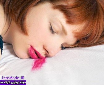خوابیدن با آرایش چه بلایی سر پوستمان می آورد؟