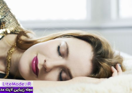 خوابیدن با آرایش چه بلایی سر پوستمان می آورد؟