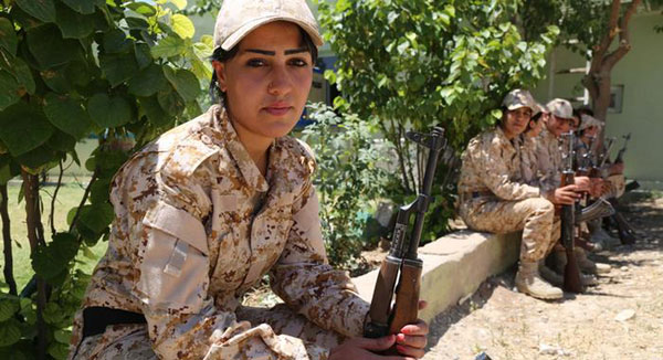 تصاویر زنان کرد آماده نبرد با داعش