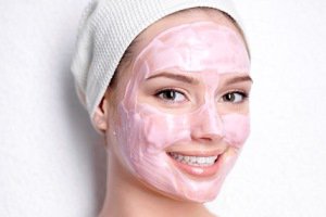  روشن سازی پوست,طرز تهيه ماسك خانگي,ماسک روشن کننده پوست, ماسک موز و عسل
