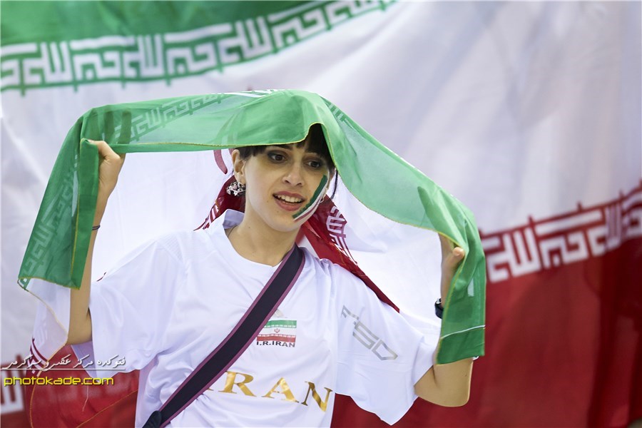 عکس سانسورتماشاگر زن ایرانی والیبال 94