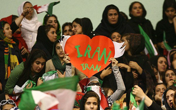 عکس تماشاگران والیبال ایران امریکا