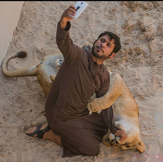 زندگی جوان ثروتمند اماراتی با حیوانات وحشی در خانه