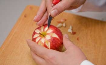 ایده های تزیین سیب قرمز برای دیزاین و میوه آرایی
