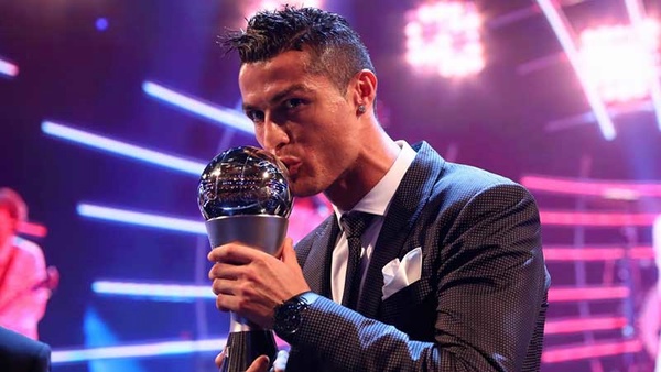 مارادونا: اهدای جایزه بهترین بازیکن دنیا به رونالدو روحم را جریحه دار کرد! 