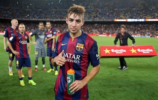 بازیکن جوان بارسلونا در کنار مادر محجبه‌اش + عکس