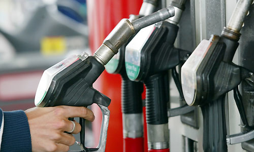 چرا بنزین را وارد میکنیم و بنزین را گران میکنیم؟