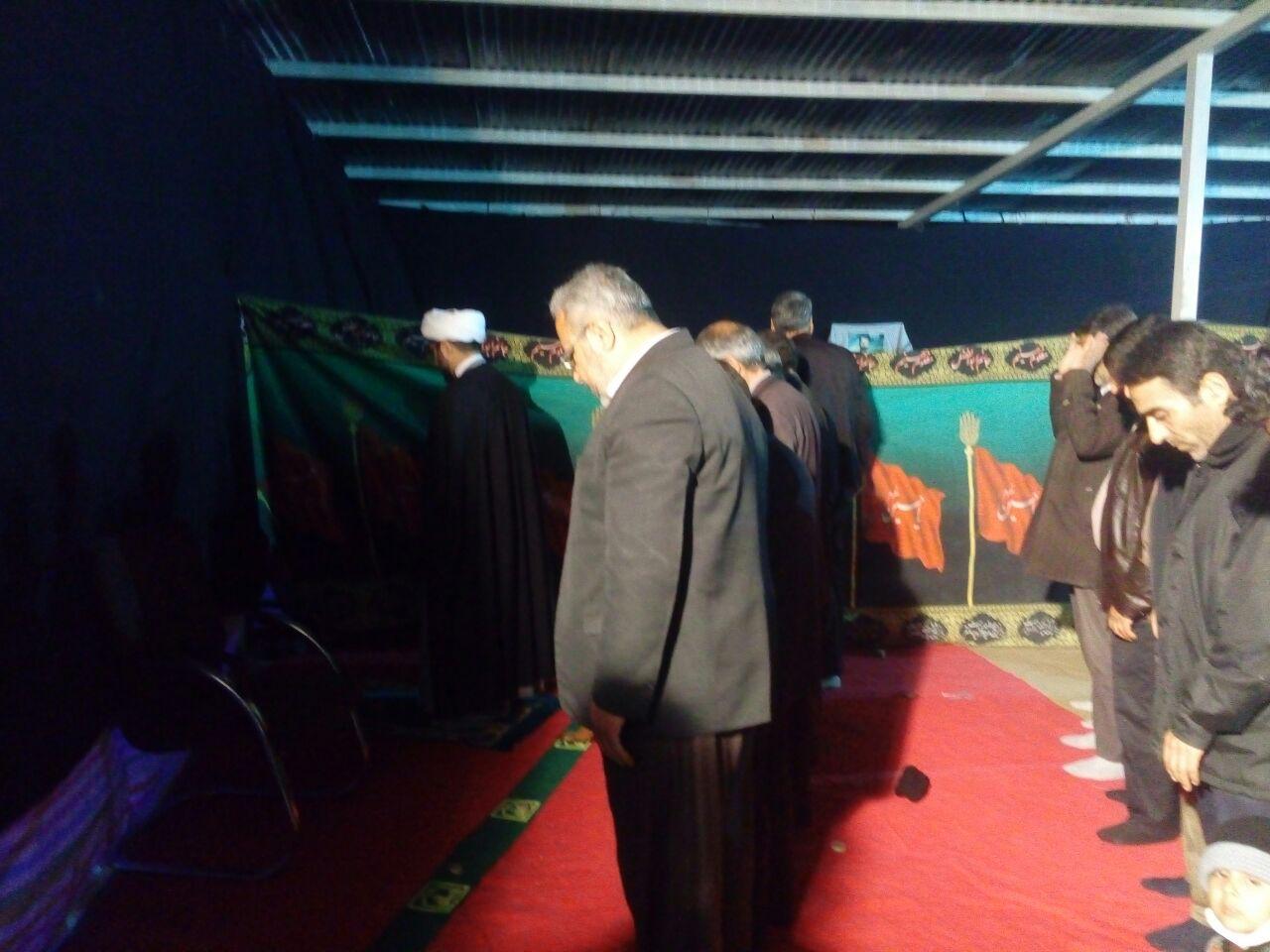 اقامه نماز زیر خیمه در کنار قبور شهدای گمنام توسط امام جمعه محترم شهر قهدریجان در شب جمعه