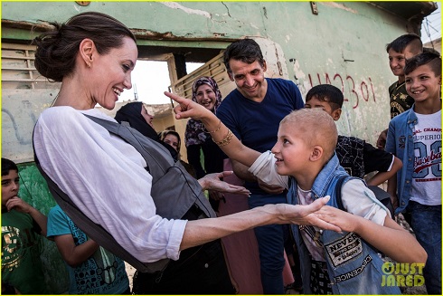واکنش جالب و ظاهر خاص آنجلینا جولی در سفرش به عراق (عکس)همش دروغ به جون تو