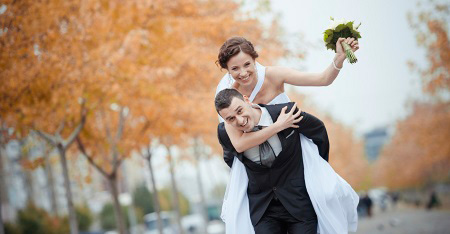 عروس گل به دست عروس شاد