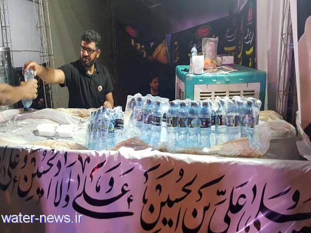 یک میلیون بطری آب آشامیدنی بین زائران در شلمچه توزیع شد