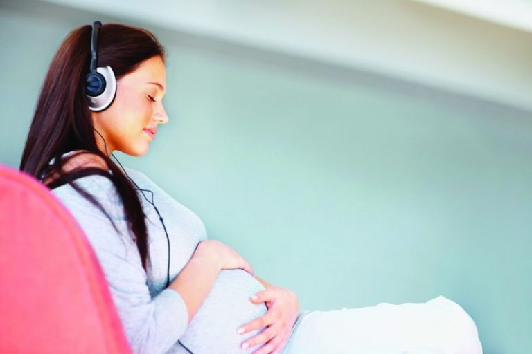 آهنگ در بارداری,فواید گوش دادن به آهنگ در بارداری 