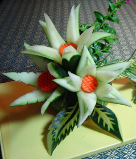برش تزئینی خیار به شکل گل