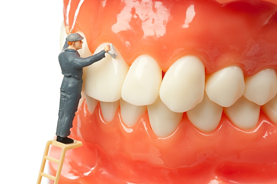 جرم گیری دندان (بروساژ): علل ایجاد جرم، روش، فواید و عوارض جرم گیری و سوالات رایج
