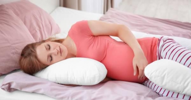 چند نکته مهم درباره نحوه خوابیدن در بارداری