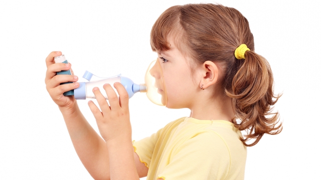 آسم و تنگی نفس کودکان: علائم، علل و راه درمان