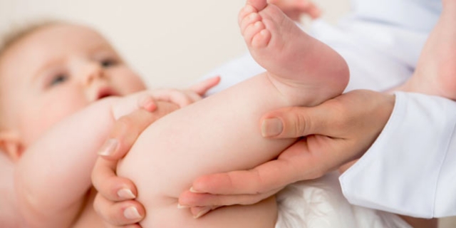 دررفتگی لگن نوزاد: علل، علائم و راه درمان