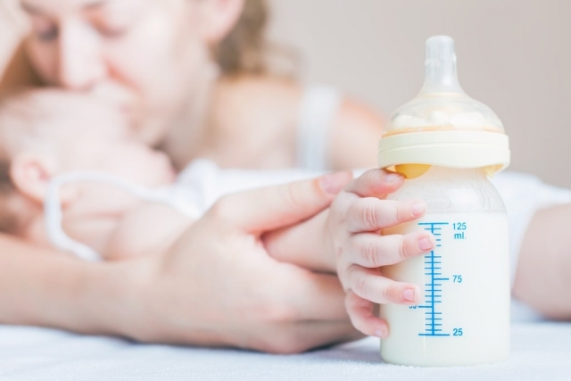 زردی نوزاد ناشی از شیر مادر: علل و راه درمان