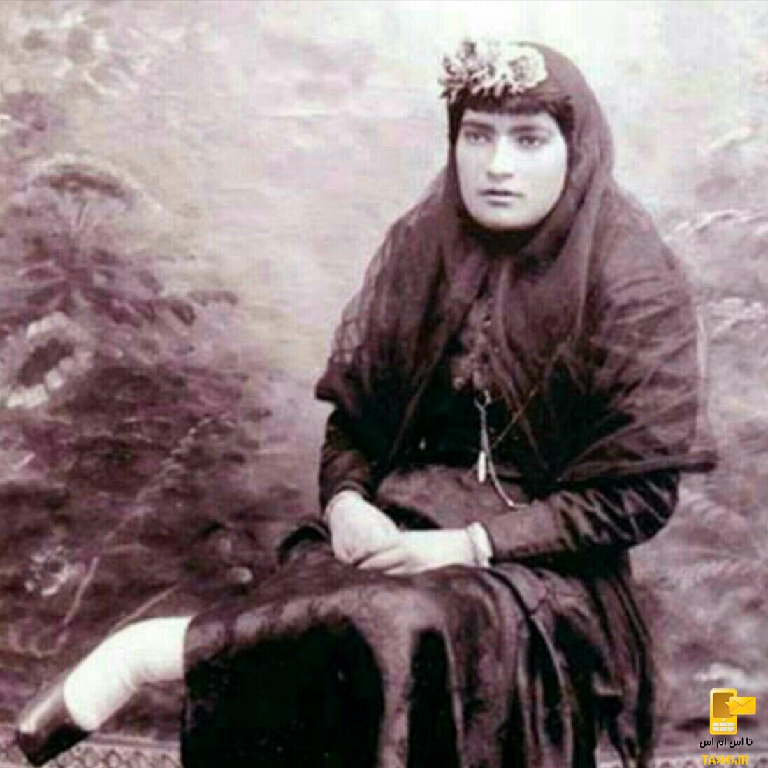 مریم عمید، ملقب به مزین السلطنه،نخستین روزنامه‌نگار زن ایرانی